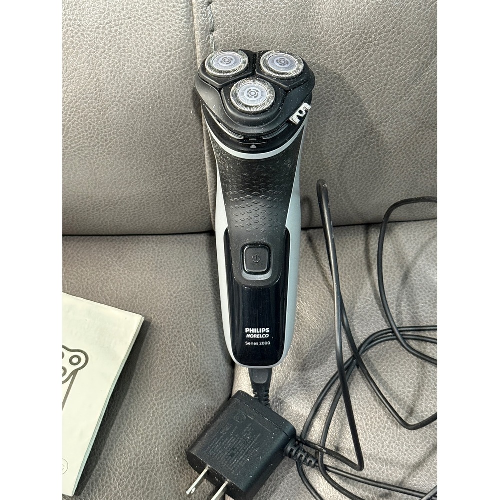 Philips Norelco Series 2000 S1143 Cordless Rotary Shaver with Trimmer & Charger